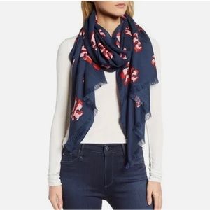 NWT Tory Burch Flying Logo Oblong Scarf in Navy.